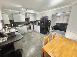 Kitchen- click for photo gallery